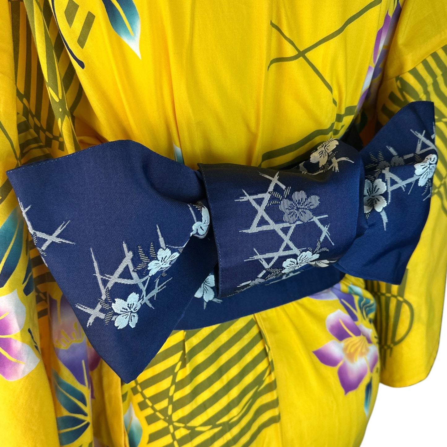 Vintage Retro Yukata Kimono - Sunlit Blossoms