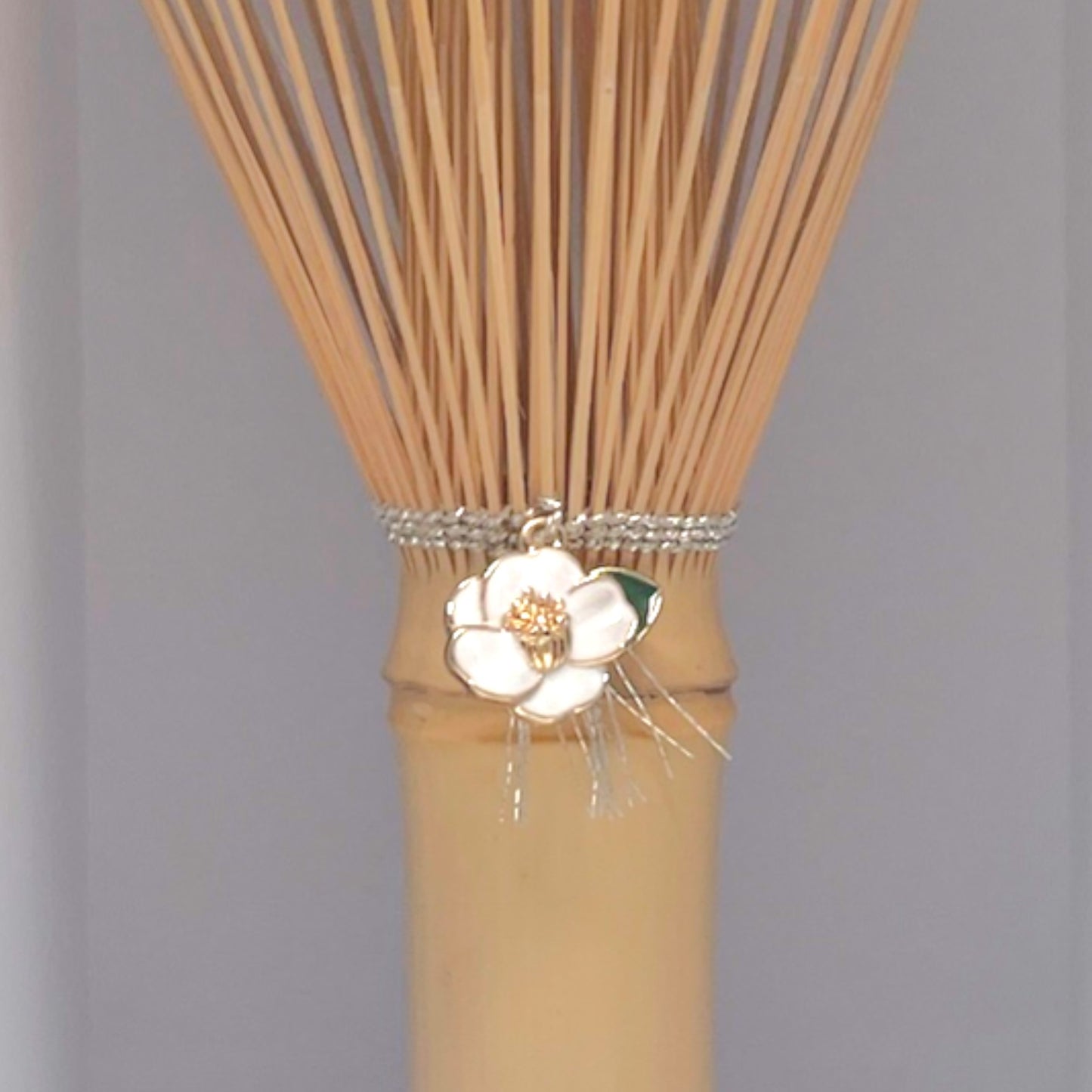 Suikaen Chasen - Bamboo Whisk - Tsubaki