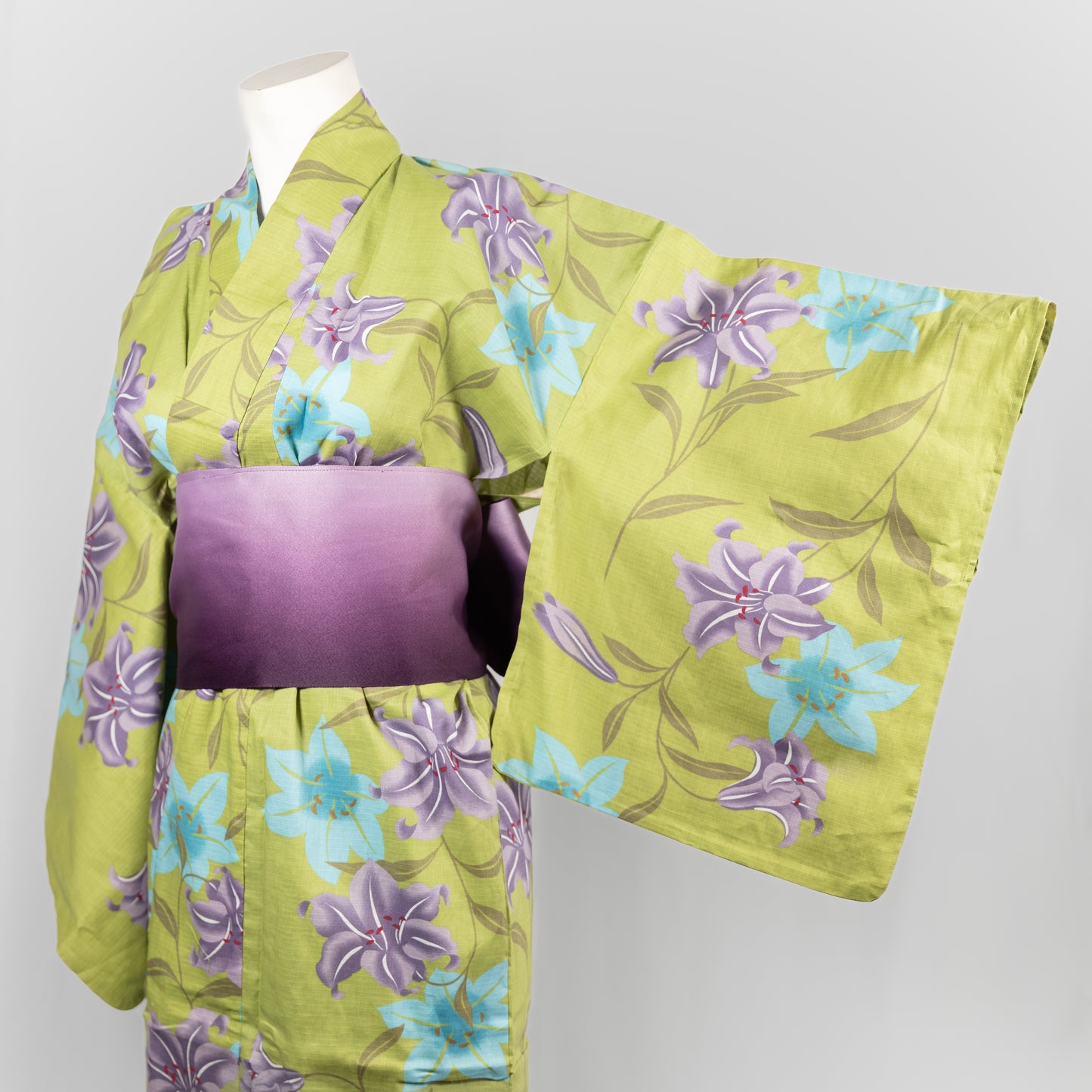 Vintage Yukata Kimono - Lilies in Light Green