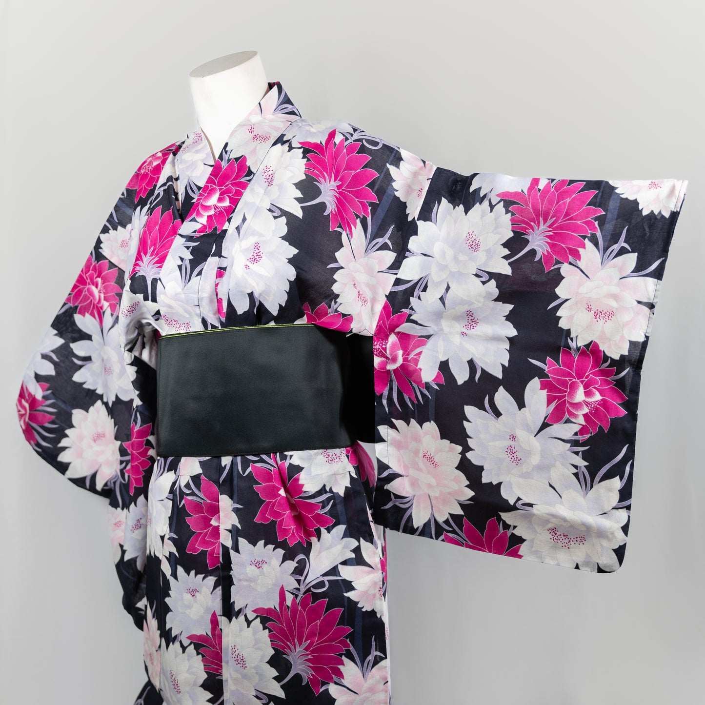 Vintage Yukata Kimono - Drum Flowers in Black