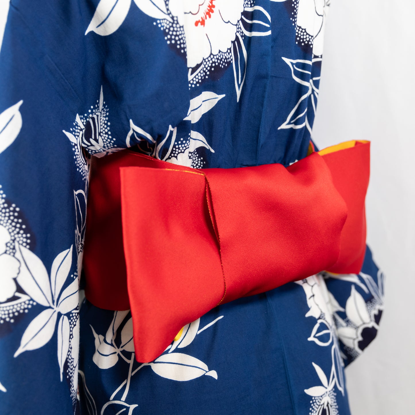 Vintage Retro Yukata Kimono - Camellias in Navy