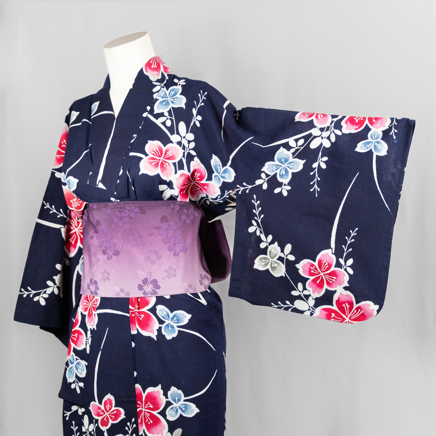 Vintage Retro Yukata Kimono - Flowers in Navy