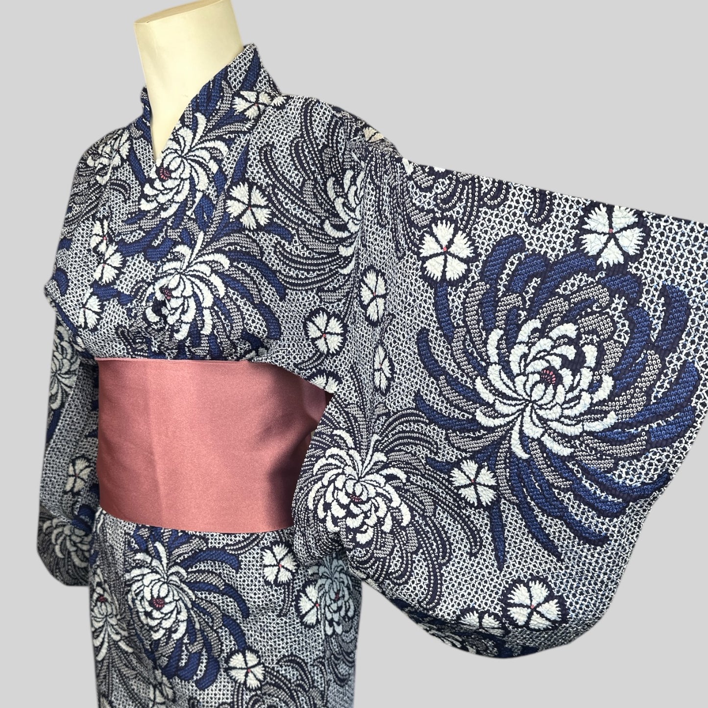 Vintage Retro Yukata Kimono - Sapphire Bloom