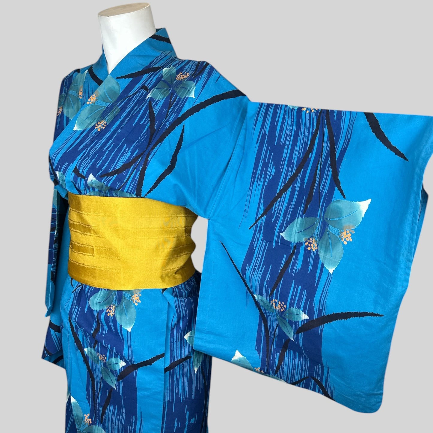 Vintage Retro Yukata Kimono - Azure Wave