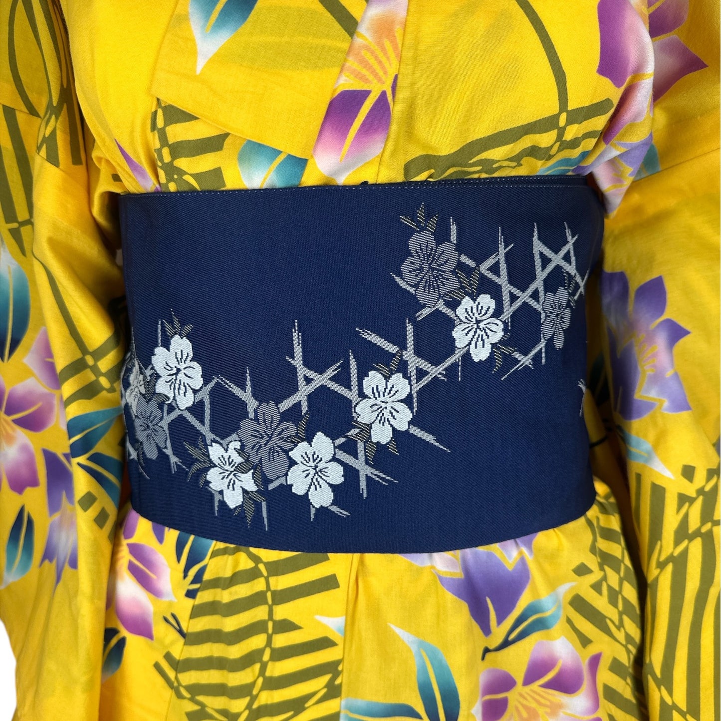 Vintage Retro Yukata Kimono - Sunlit Blossoms