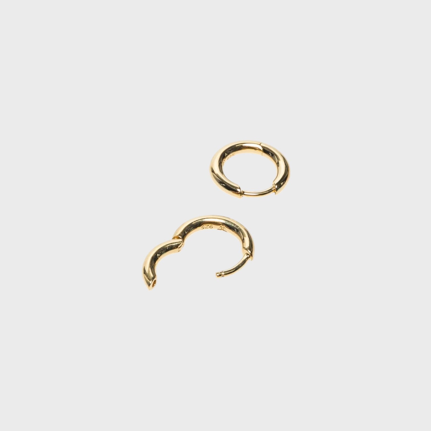 Tom Wood - Classic Hoop Earrings Small - Gold – Lune Noir