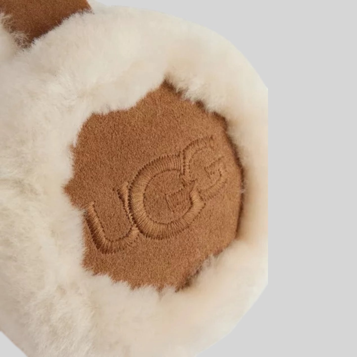 UGG - Embroidered Logo Earmuff