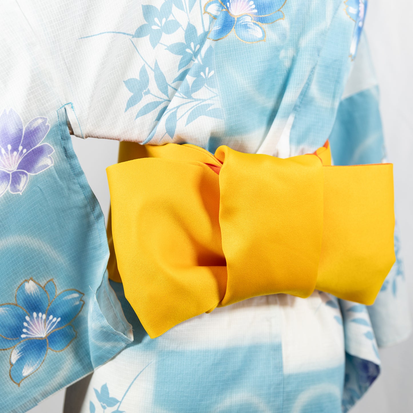 Vintage Yukata Kimono - Flowers in Pale blue