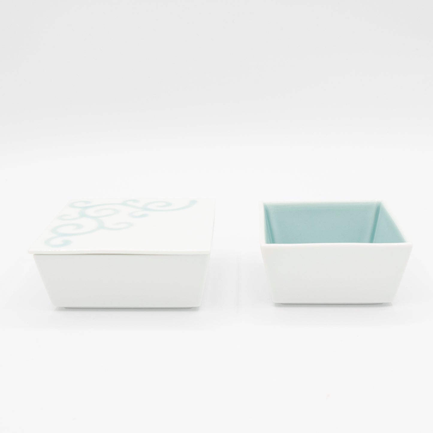 Seizan Kakewake Square Box - White | Imari Nabeshima Ware