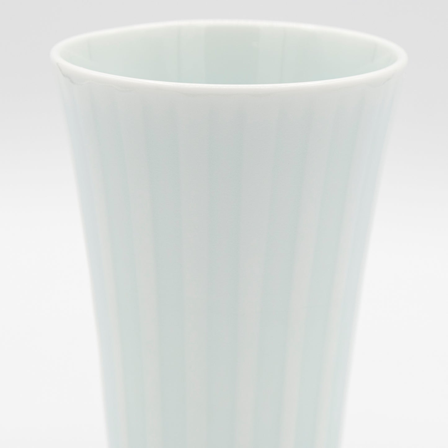 Kosengama - Porcelain Tokusa Cup - White and Blue
