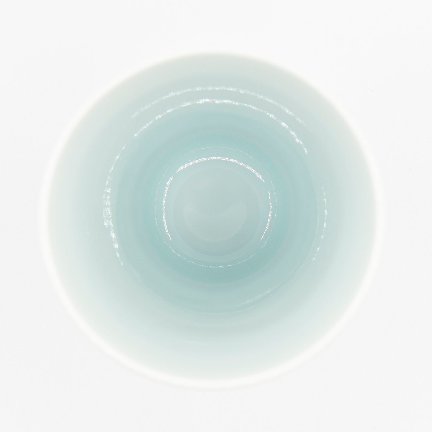 Kosengama - Porcelain Tokusa Cup - White and Blue