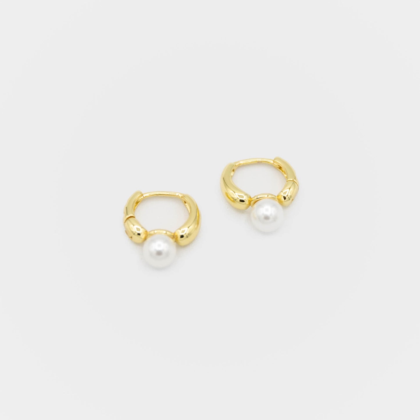 Lune Noir -  Pearl Hoop Earring