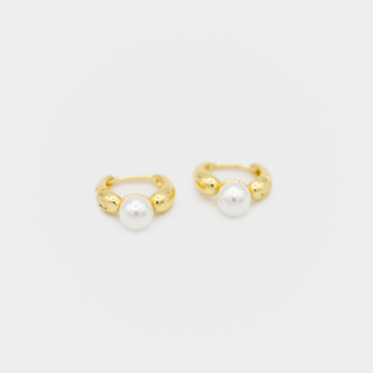 Lune Noir -  Pearl Hoop Earring