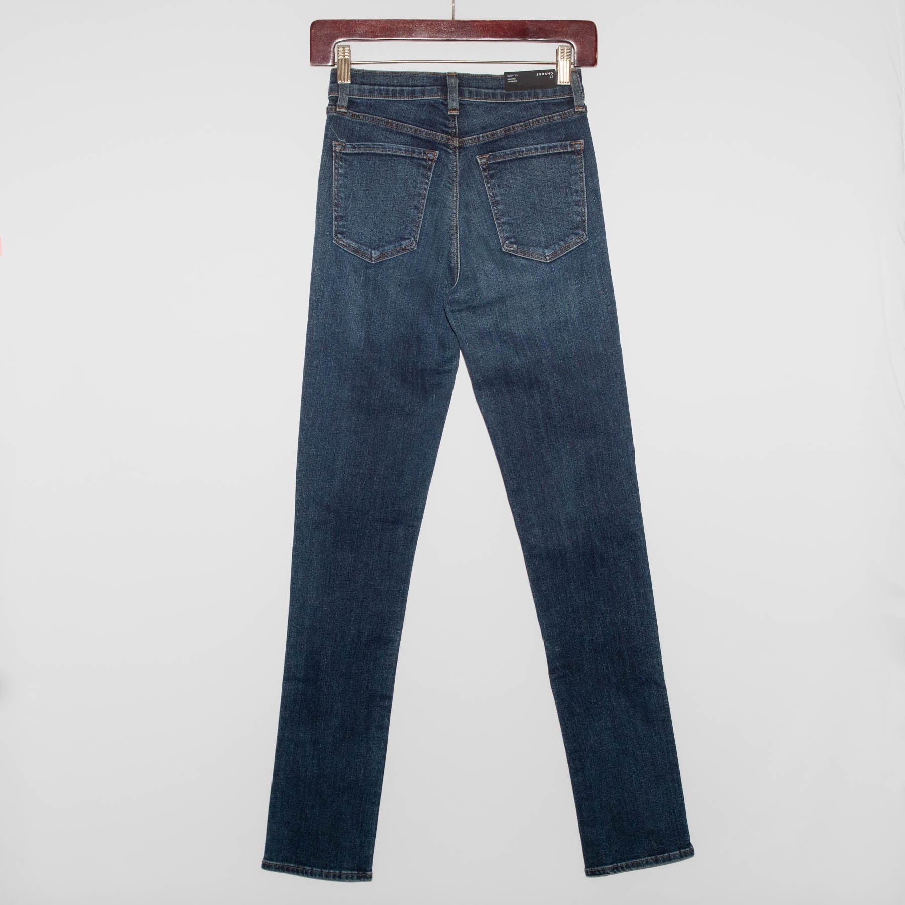 j brand ruby high rise crop cigarette jeans Women's High-Rise Jean The j brand ruby crop jean are a high rise straight leg jean in a cropped cut J Brand Ruby High-Rise Cigarette