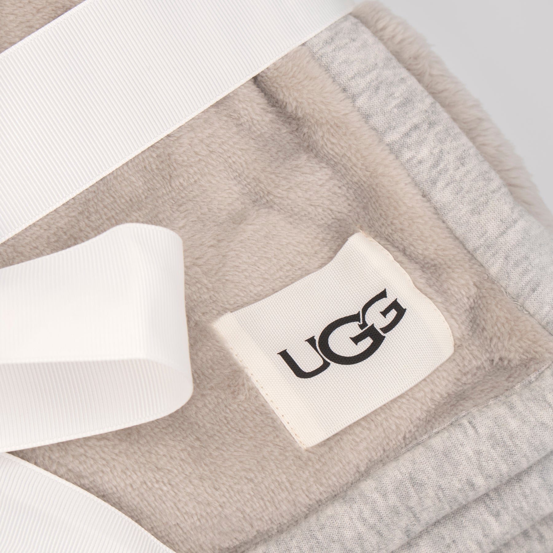 UGG Duffield Throw II Seal Heather